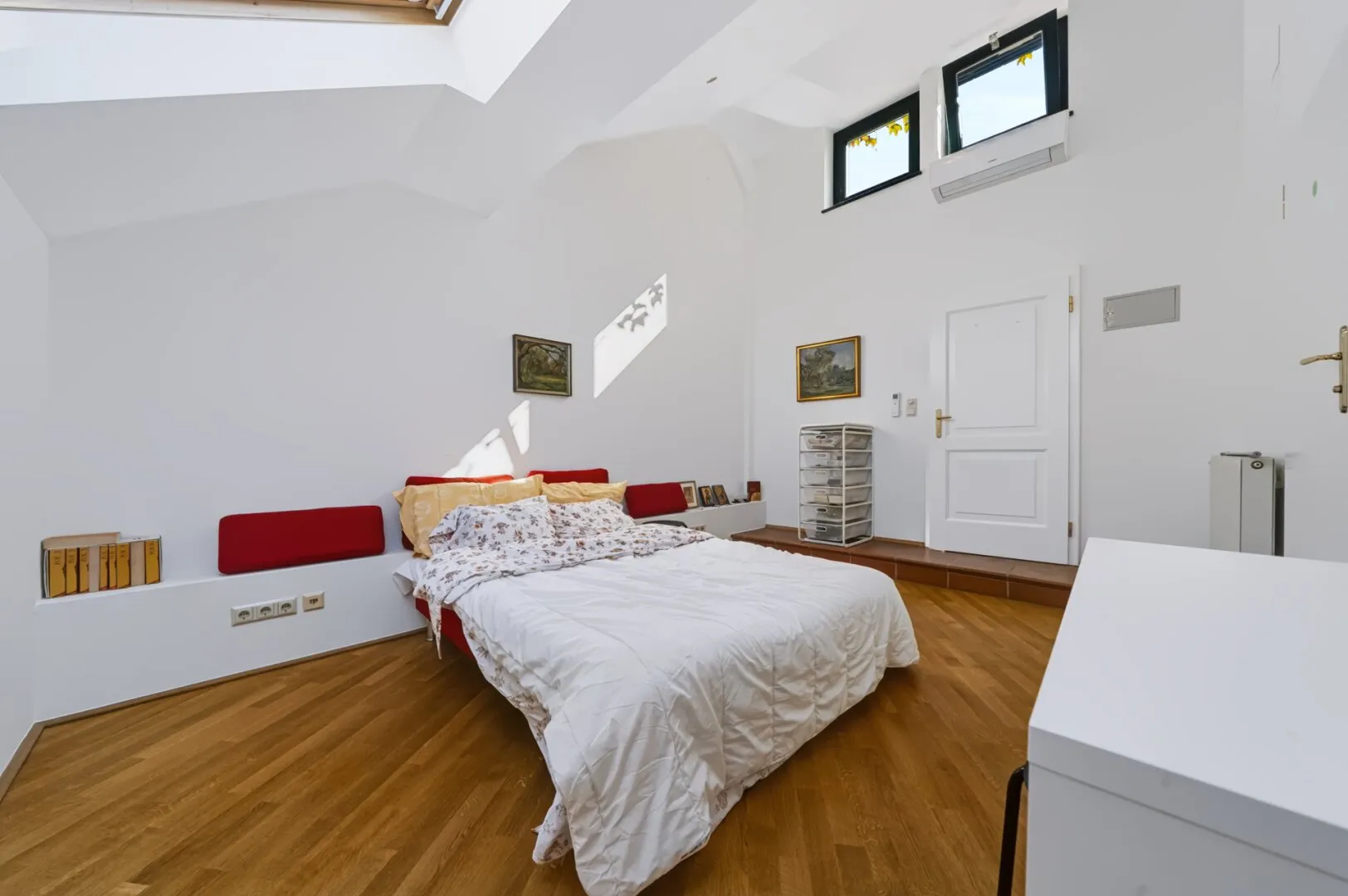Dachgeschoß mit Galerie und 68 m² Dachterrasse beim Stadtpark, 5 Zimmer